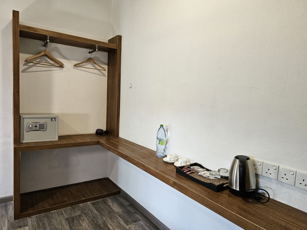 Bungalow with 4 rooms (Entire property), Lagoon View Maldives 