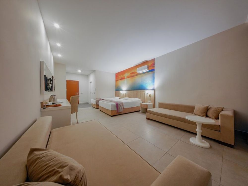 Family Room, Dream World Aqua 5*