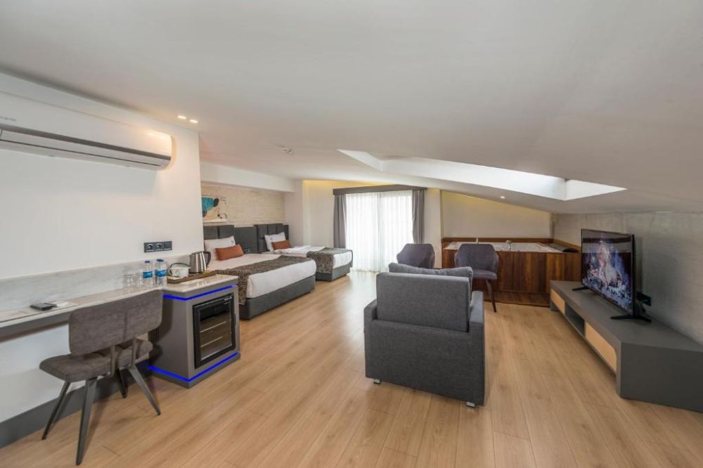 Jacuzzi Suite Room, Laren Seaside Hotel & & SPA 3*