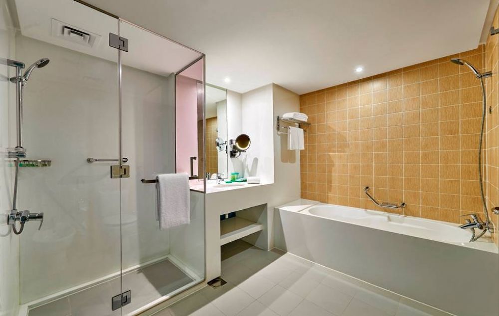 Deluxe Room, Ramada Hotel & Suites By Wyndham Jbr (ex. Hawthorn Suites) 4*