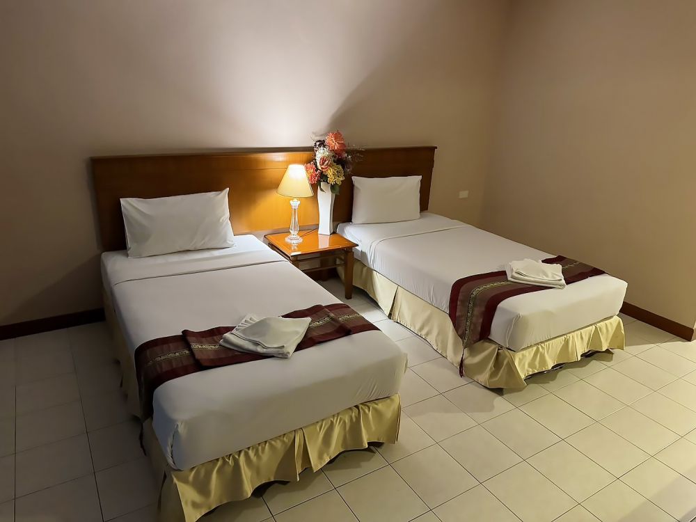 Superior Room (Full Bed/2 single bed), Crown Pattaya Beach Hotel 3*