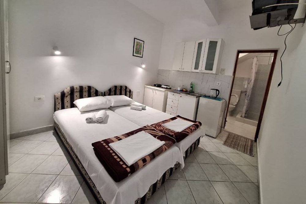 Studio 02 Ground Floor, Korac Rooms 2*