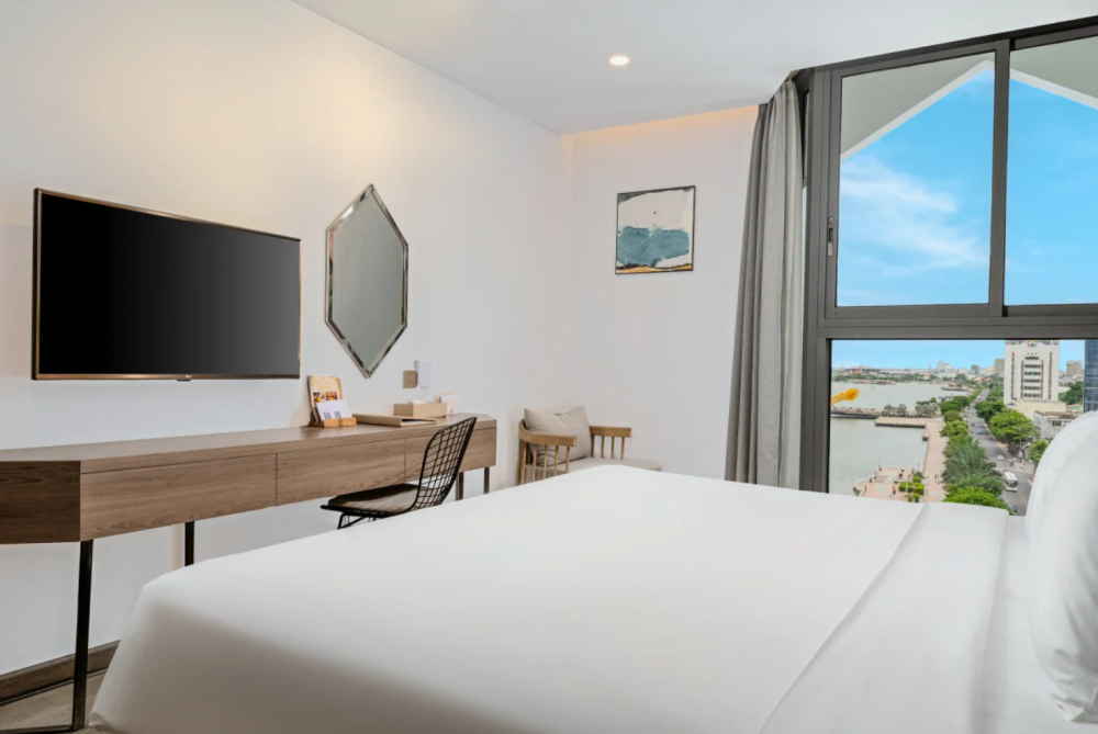 Deluxe River View, Haian Riverfront Hotel Danang 4*