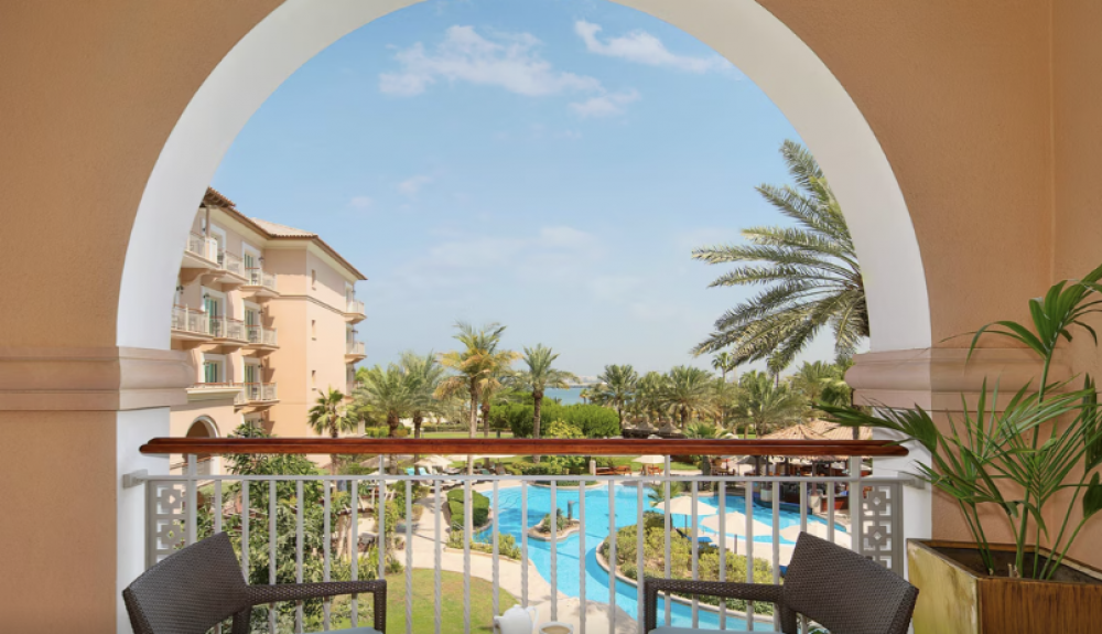 Club Garden Queen, The Ritz-Carlton, Dubai 5*
