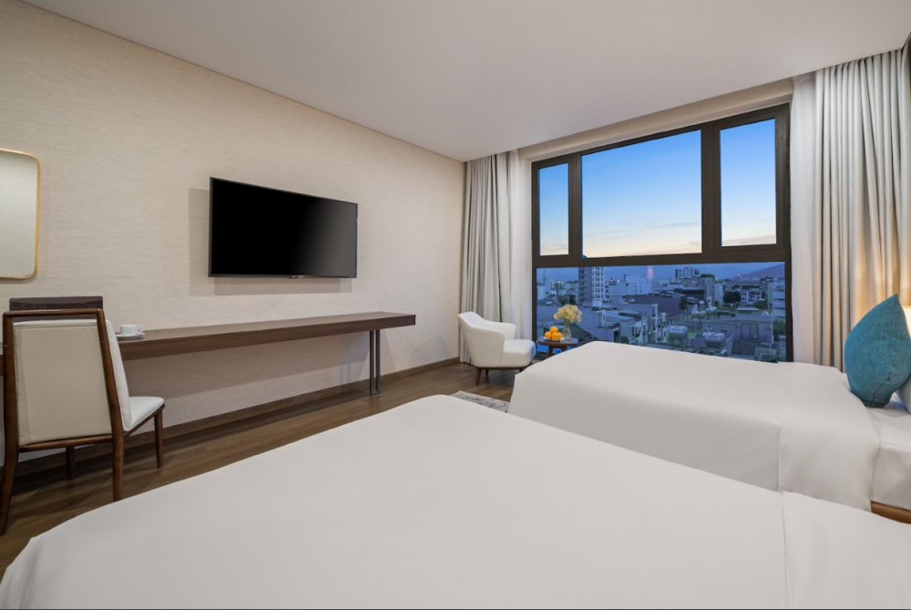 Deluxe City View with Window, Golden Lotus Grand Hotel 4*