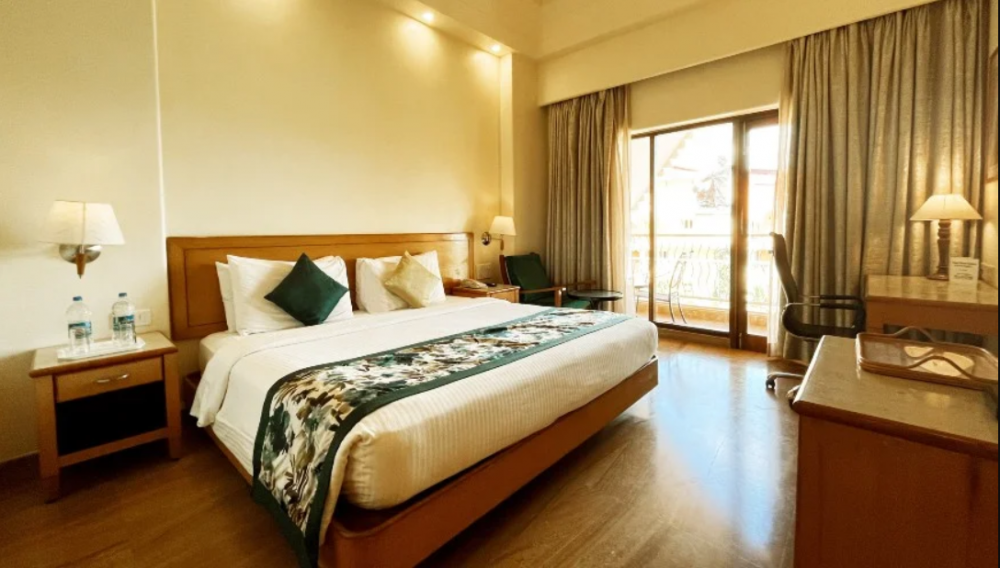 Luxury, Acron Candolim Regina 4*