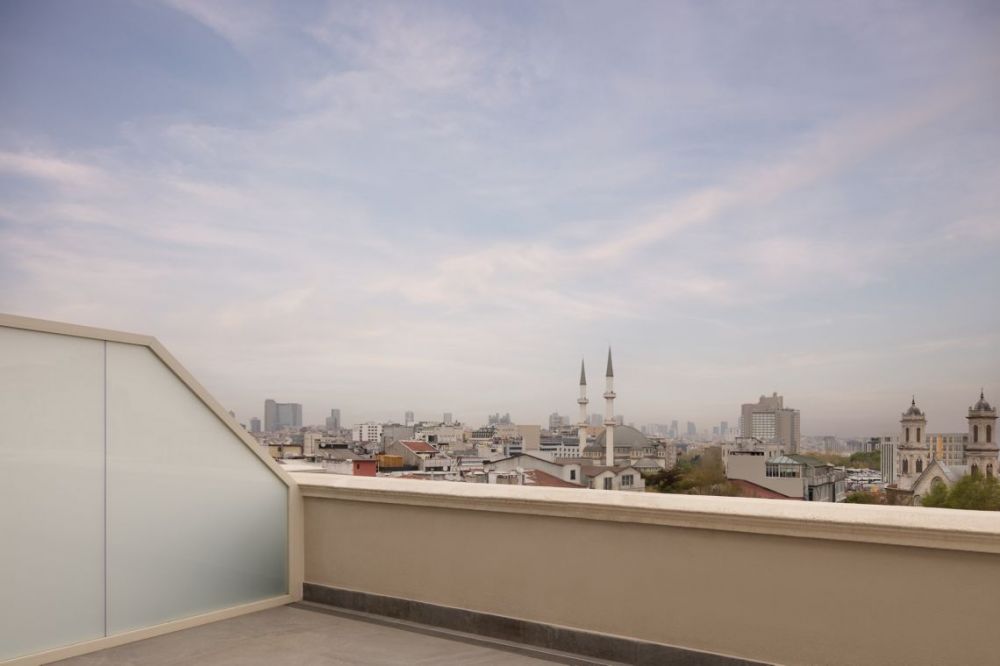 Sweety Suite Room, Moxy Istanbul Beyoglu 5*