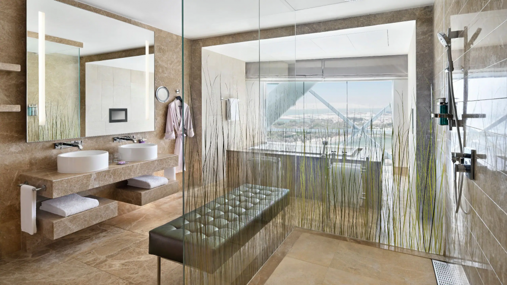 Executive Suite, Andaz Capital Gate Abu Dhabi 5*
