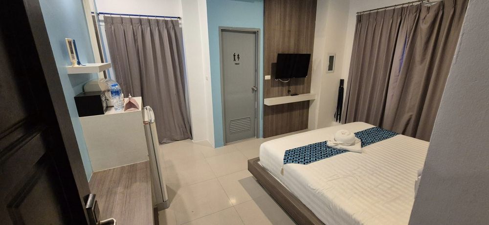 Superior Double Room with Balcony View, Hotel The Journey Patong New 3*