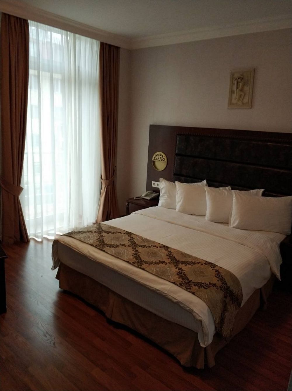 Premium King, Era Palace Batumi 4*