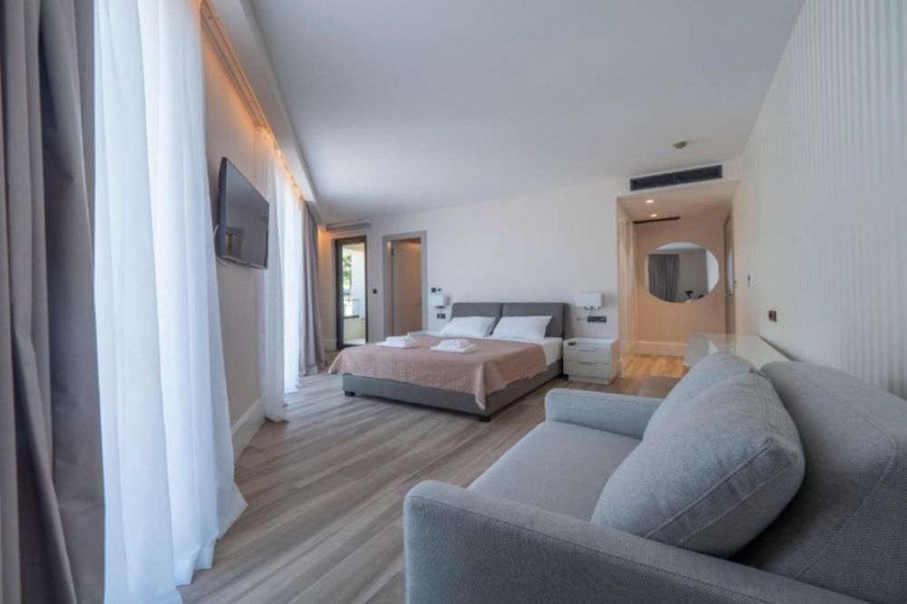 Studio Apartment with Terrace Mountain View, Casa Al Mare Residence 4*
