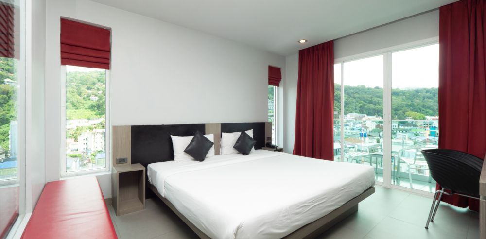 Deluxe, Neon Patong Hotel 4*