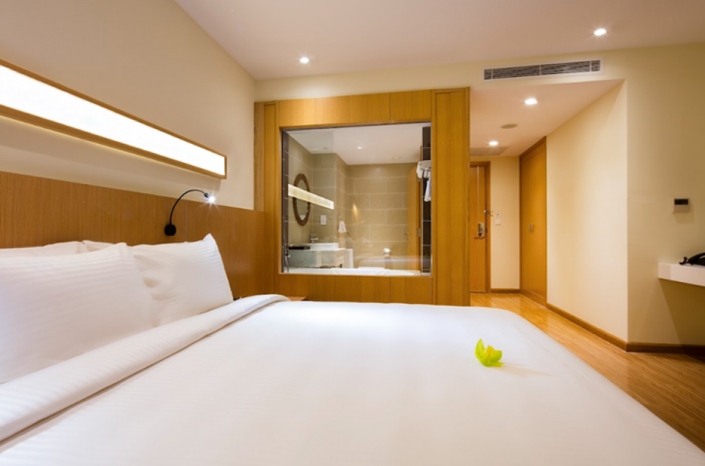 Luxury Family Connecting Beachfront, Star City Hotel & Condotel Beachfront Nha Trang 4+