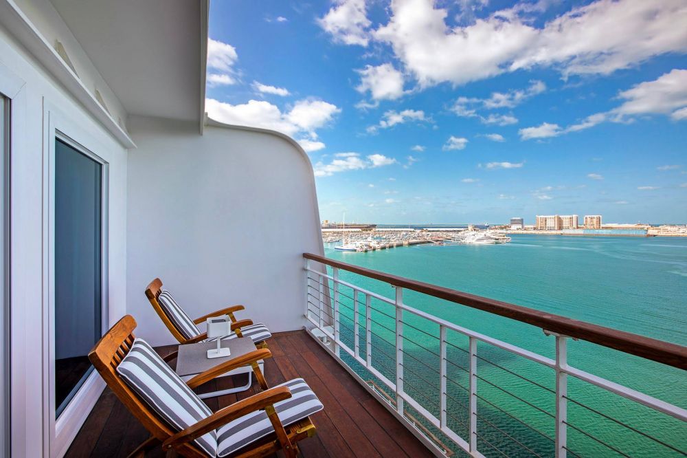 Captain's Room with Balcony, Queen Elizabeth 2 Hotel 4*