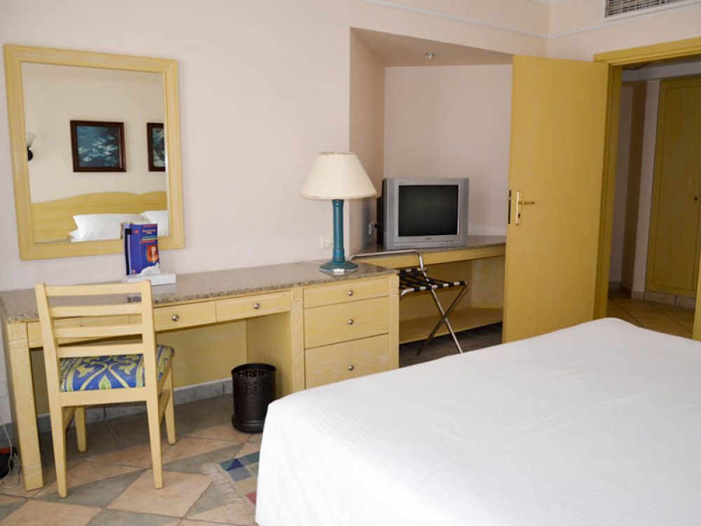 Classic Suite, Coral Beach Resort Tiran 4*