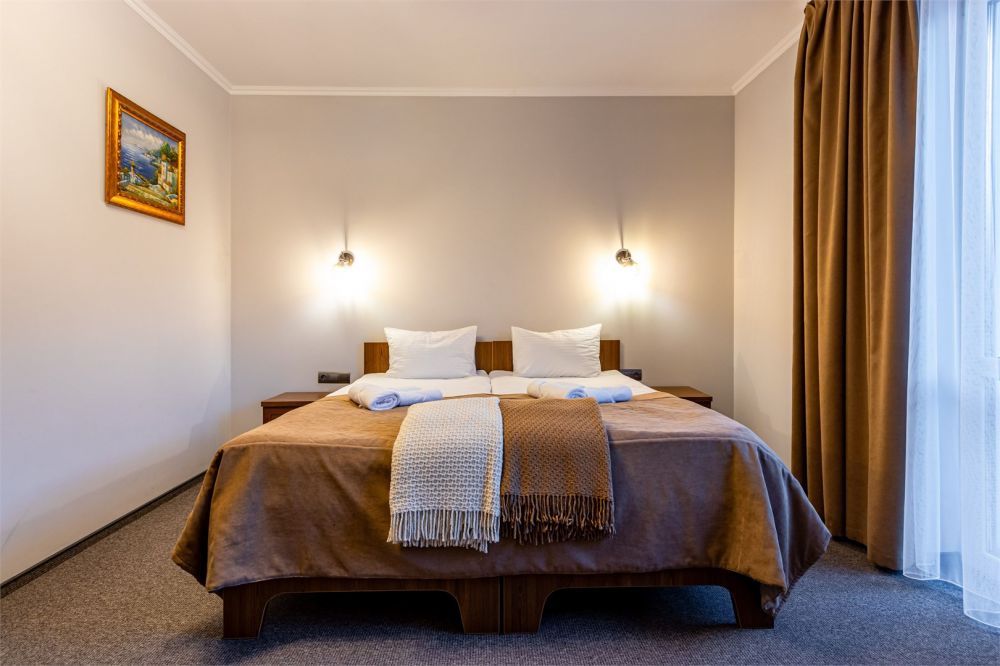 4-местный с балконом, Князів Двір 3*