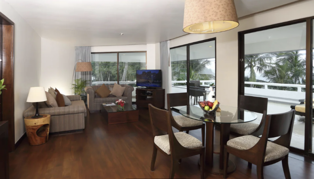 Oceanfront 1-Bedroom Deluxe Suites, Le Meridien Phuket 5*