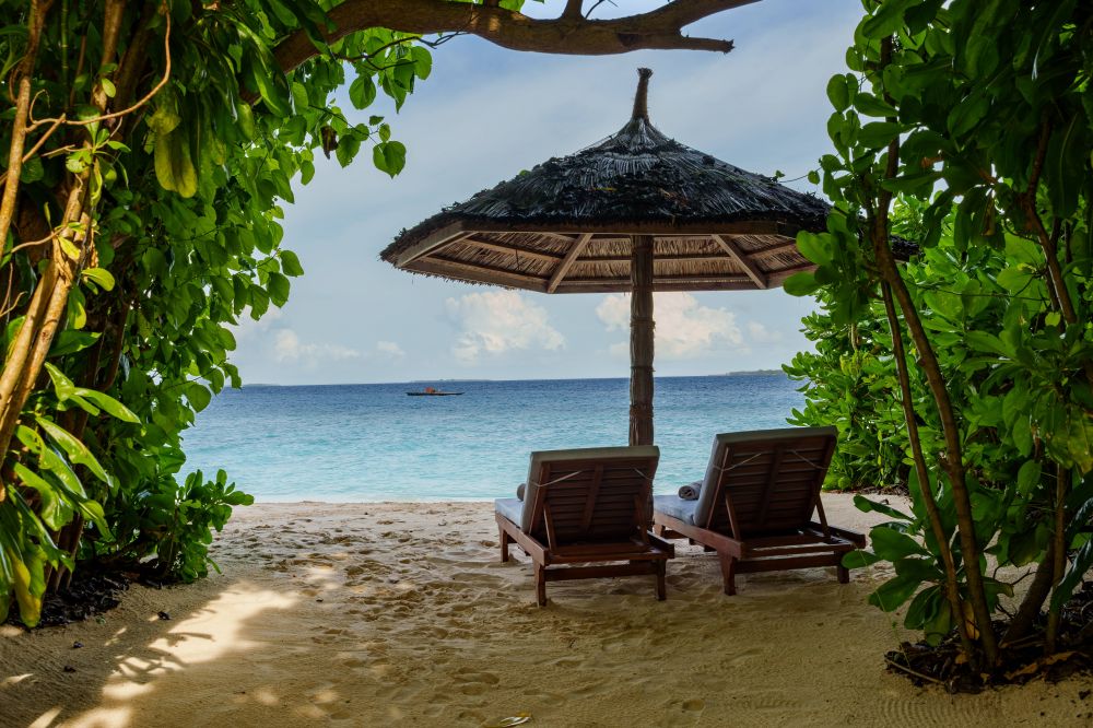 Deluxe 2-Bedroom Beach Suite, Reethi Faru Resort 4*