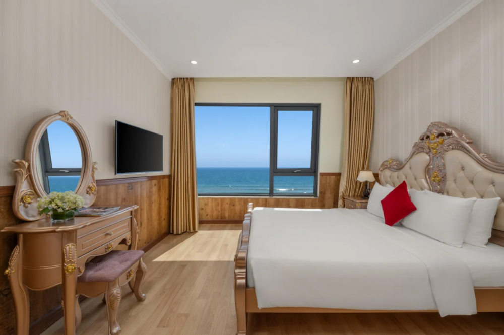 Suite VIP, Serene Beach Hotel Danang 4*