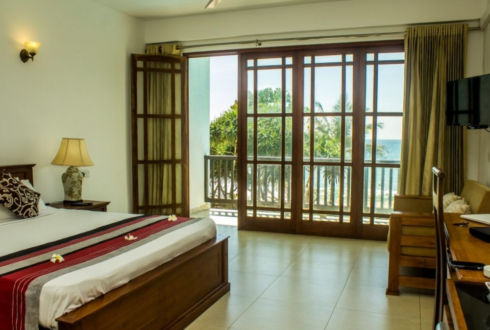 Deluxe Sea View non AC/with AC, Serendib Beach Hotel 3*