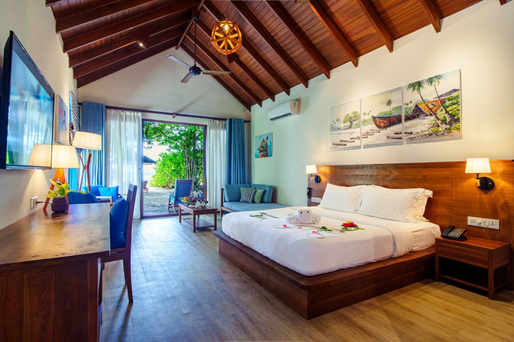 Deluxe Beach Villa, Reethi Faru Resort 4*