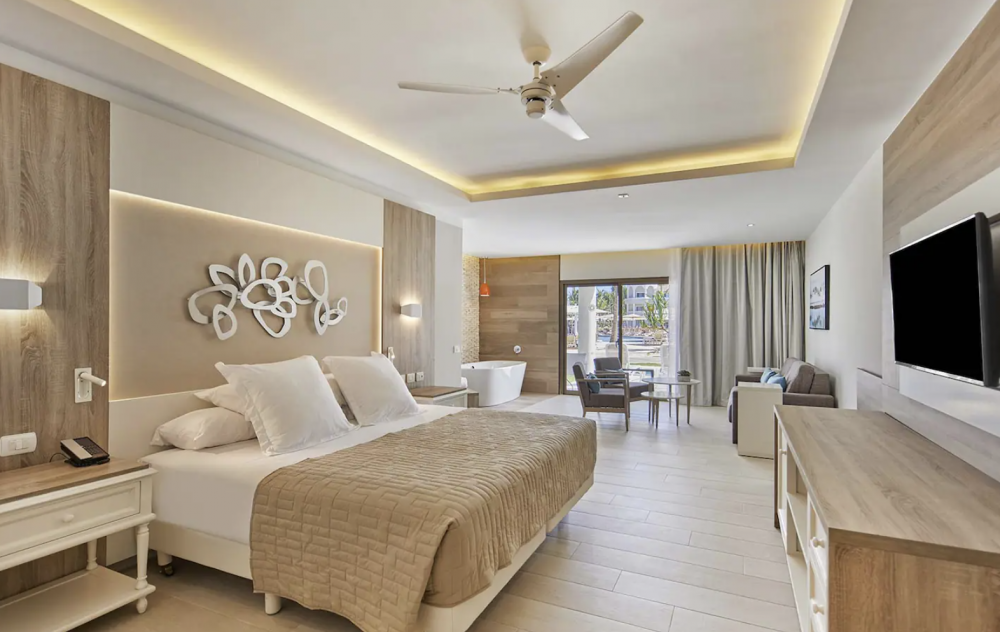 Junior Suite Deluxe Swim Up Corner, Bahia Principe Luxury Ambar | Adults Only 5*