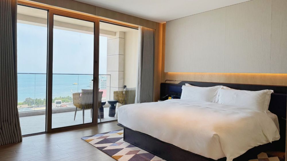 1 Bedroom Penthouse Suite Ocean View, Voco Sanya Dadonghai 5*