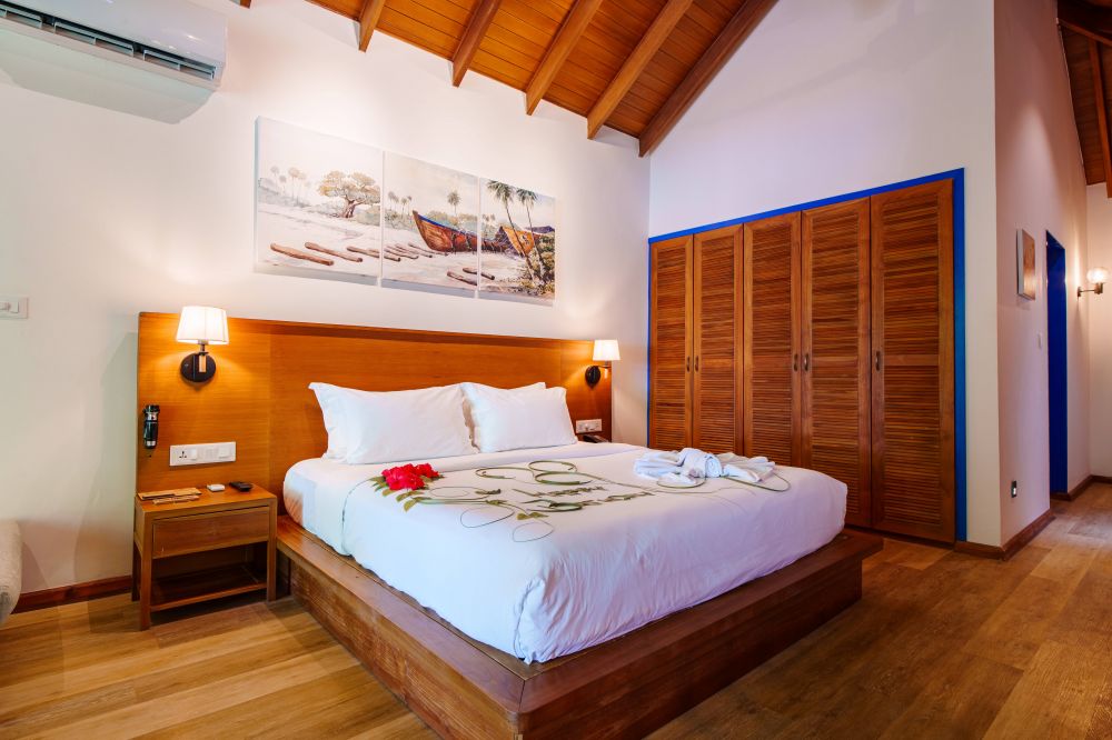 Deluxe 2-Bedroom Beach Suite, Reethi Faru Resort 4*