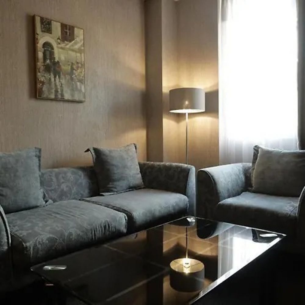 Queen Suite, Redline 4*