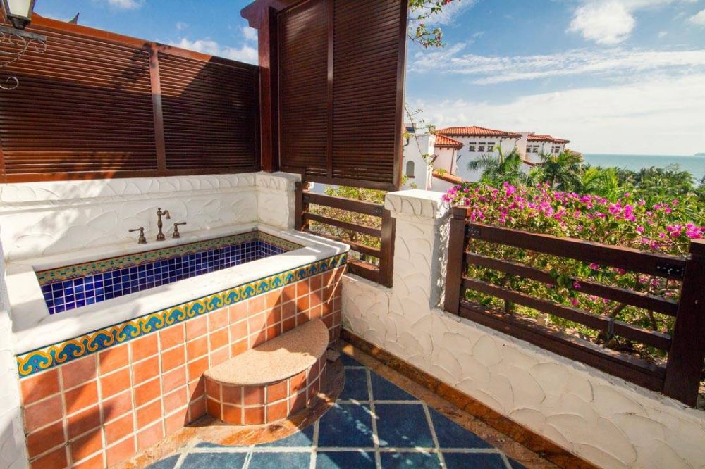 Tinglan Superior King Bed Room (Spanish Style Garden View King Bed Room), YueHai·Sanya Blossom (ex. Best Western Sanya International) 5*