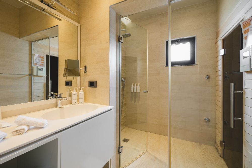 Suite Hot Tub, Radisson Resort Wind Rose 4*