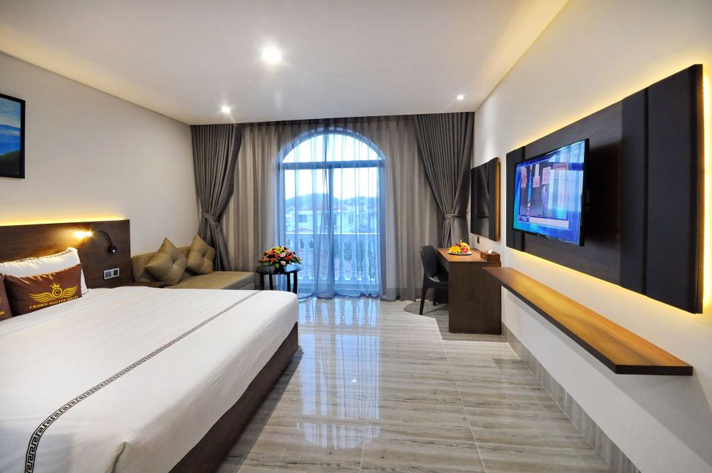 Junior Deluxe with balcony, Crown Nguyen Hoang 4*