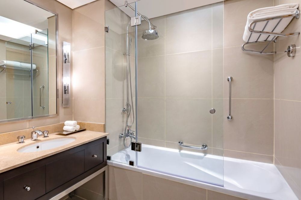 Deluxe Panoramic, Qabila Westbay Hotel 5*