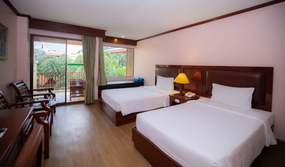Oasis Pool Room, Baumanburi Hotel 3*