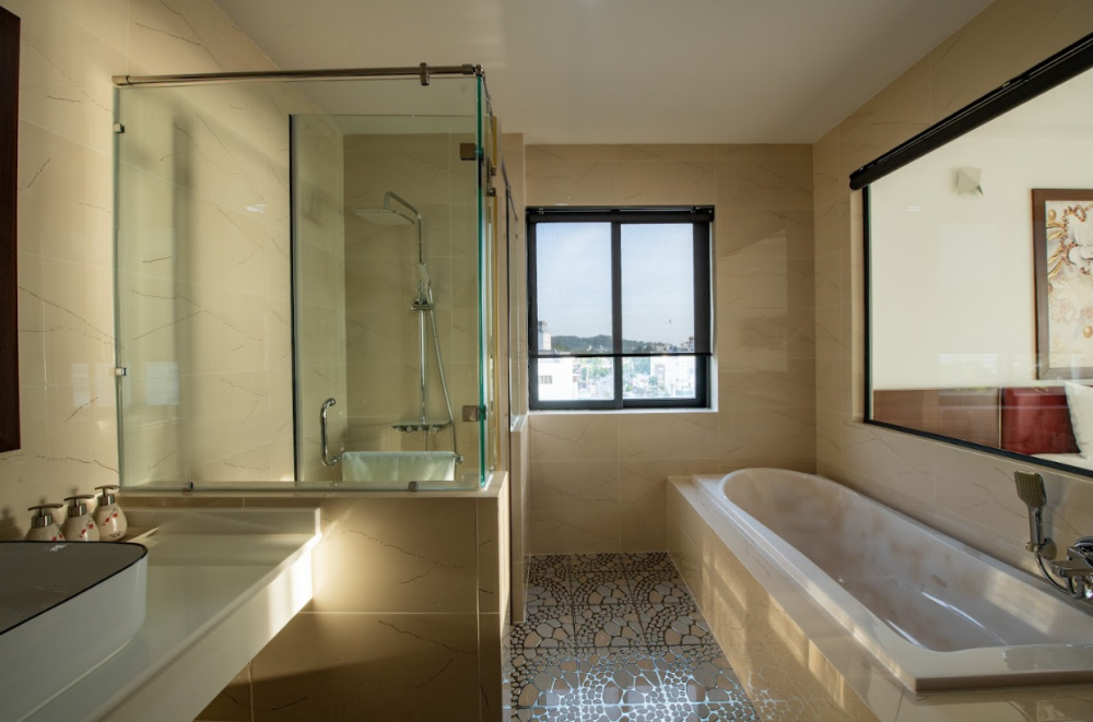 Studio VIP, Levan 3*