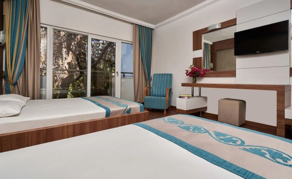 Standard, Club Golf Hotel 4*