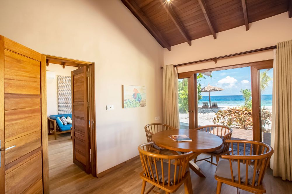 Deluxe 2-Bedroom Beach Suite, Reethi Faru Resort 4*