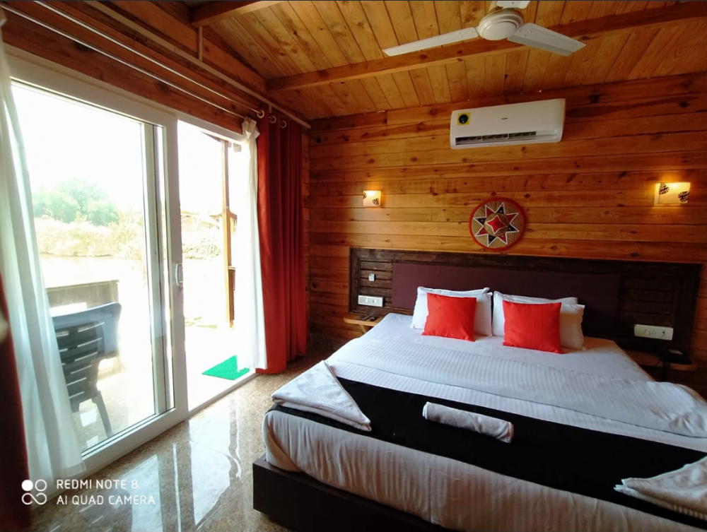 Wooden Deluxe Cottage, Bliss Water Resort 3*