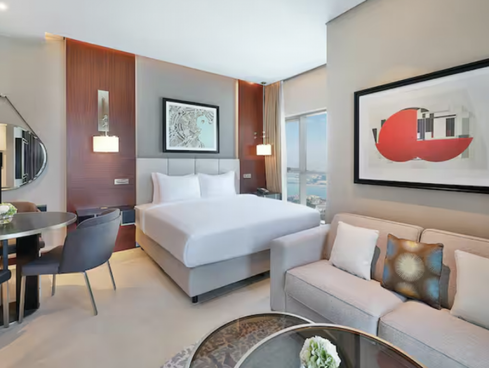 King Deluxe Studio High Floor with Balcony, Hilton Doha the Pearl Hotel 5*