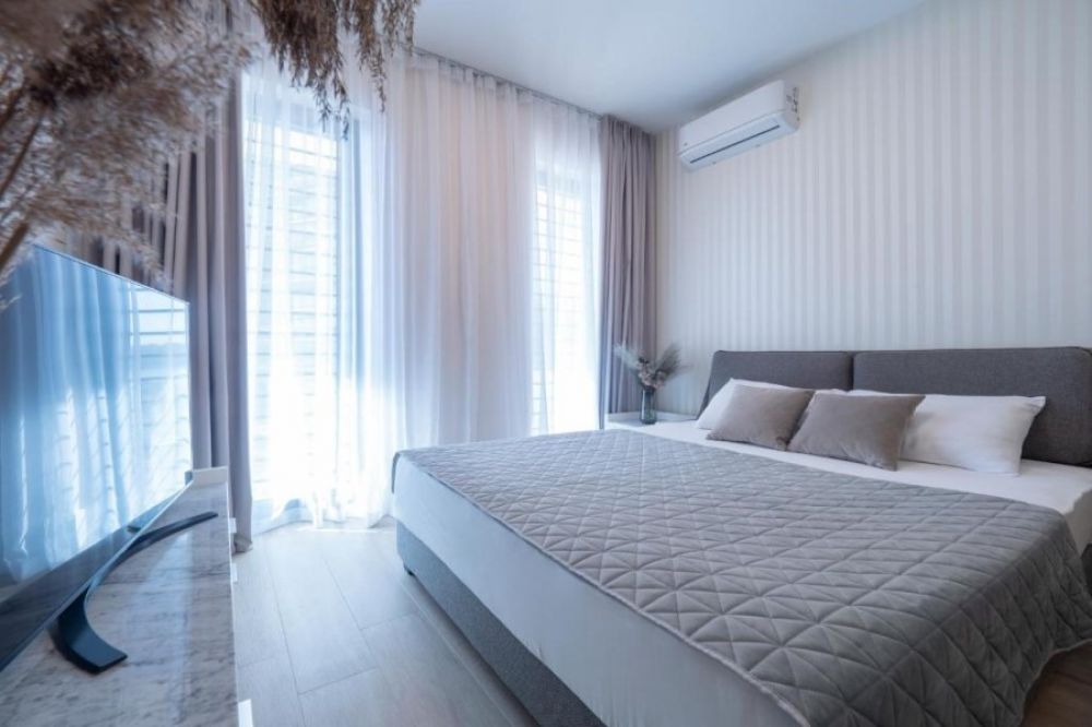Studio Apartment with French Balcony Sea Side View, Casa Al Mare Residence 4*