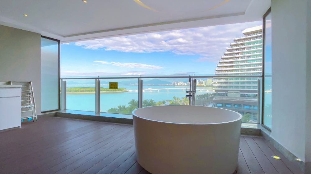 Deluxe sea view suite with 2 rooms 1 living room, Tiancheng Central Coast Seaview Hotel Sanya 5*