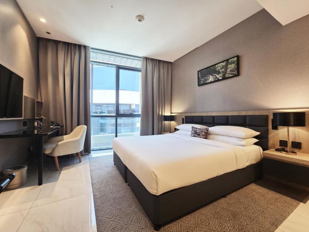 Executive Suite With Kitchen, Millennium Place Mirdif 4*