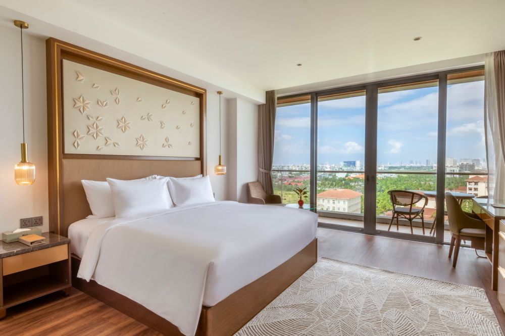 Deluxe King/Twin, KOI Resort & Residence Da Nang 5*