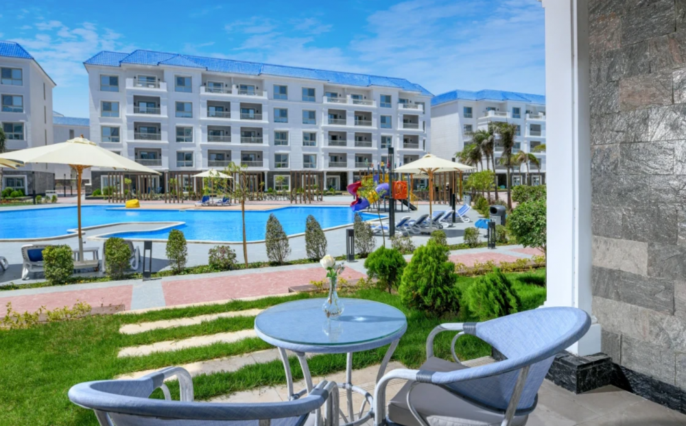 Azur Suite, Azur One Eleven 4*