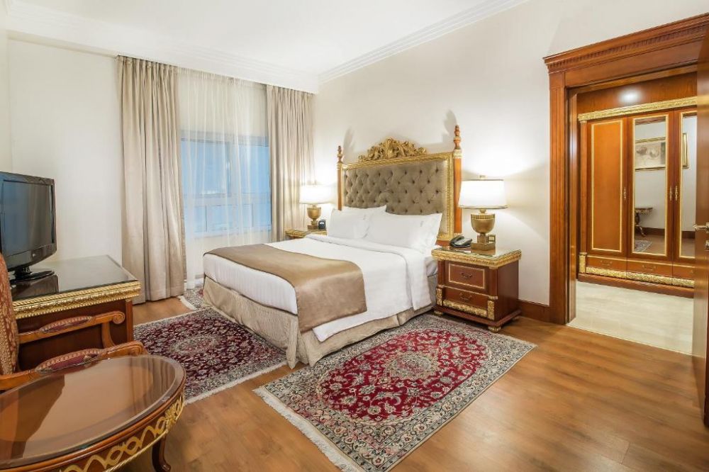 Executive Suite, Sunday Holiday International Hotel (ex. Holiday International Hotel Embassy District) 4*
