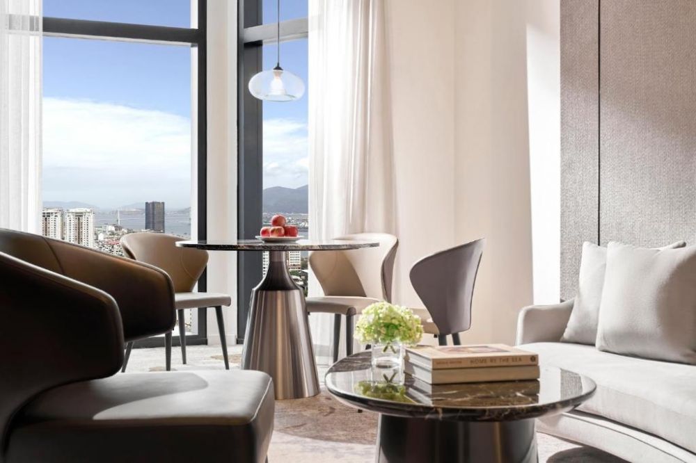 One-Bedroom Suite with River View - Lounge Access, Crowne Plaza Danang City Center 5*