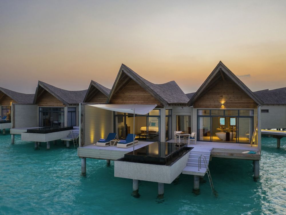 Overwater Pool Villa Lagoon, Kuredhivaru Resort and Spa (ex.Movenpick Resort Kuredhivaru) 5*