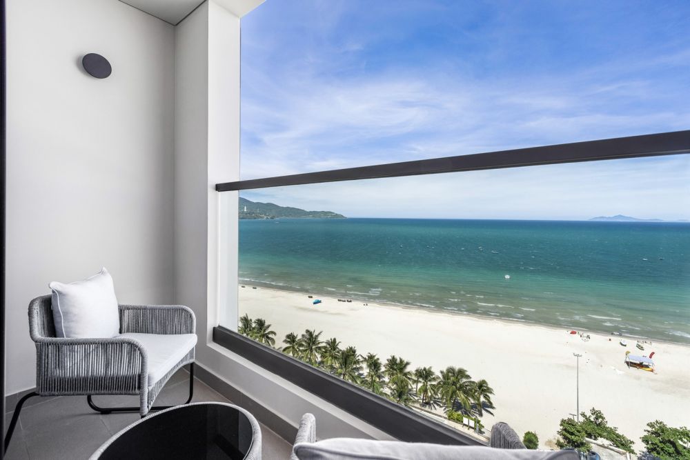 Deluxe CV/OV Room, Radisson RED Danang 5*