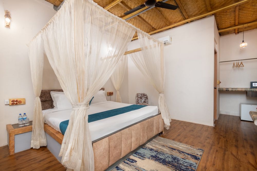 Buttercup, Amadi Beach Front Resort 4*