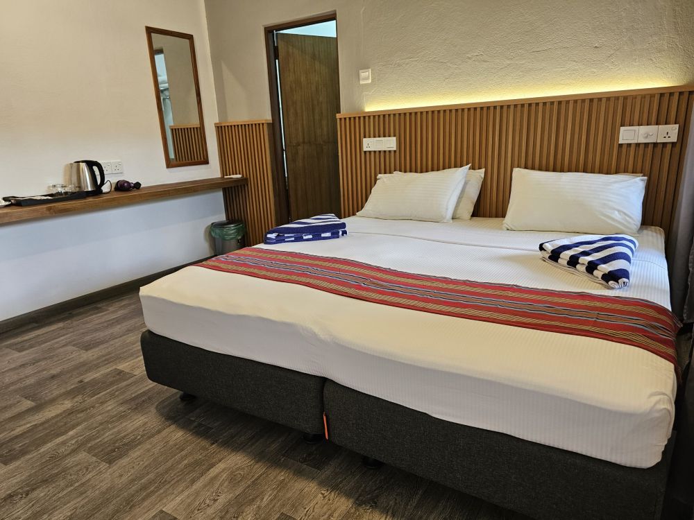 Deluxe Double with Balcony, Lagoon View Maldives 